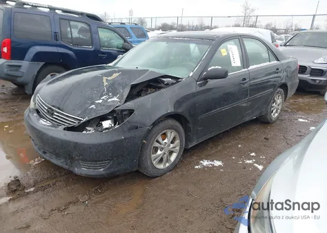 2005 Toyota Camry Le V6 z USA, uszkodzony, nr VIN 4T1BF32KX5U108516